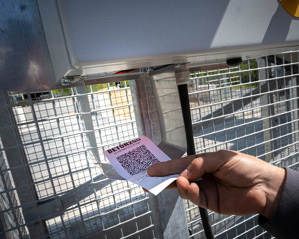 Bild vom Betonwerk mit Barcode.