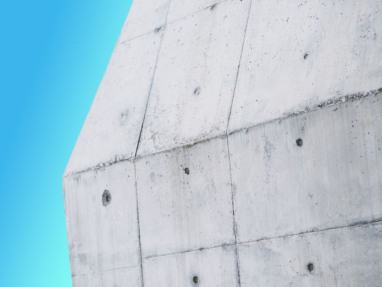 Betonwand. NARU-BETON-Fertigmischbeton-Fertigbeton.