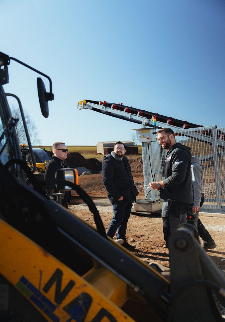 Naru Beton Mitarbeiter beim Aufbau der Anlage.